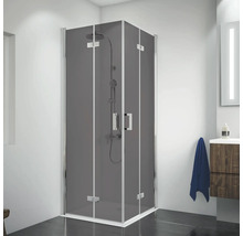 Eckdusche mit grauen Glasscheiben und Duscharmatur in einem Badezimmer