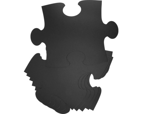 Schwarze Puzzleteile im Stapel