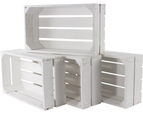 Stapel aus vier weißen Holzkisten