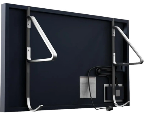 Rückansicht eines Solarmoduls mit Halterungen und Kabelanschluss