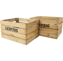 Zwei Holzkisten mit der Aufschrift Leipzig zur Aufbewahrung und Dekoration