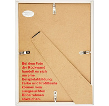 Rückseite eines Bilderrahmens mit Aufsteller und Aufhängern