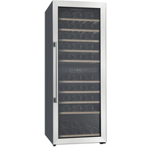 Weinkühlschrank mit Glasfront und mehreren Holzböden zur Lagerung von Weinflaschen