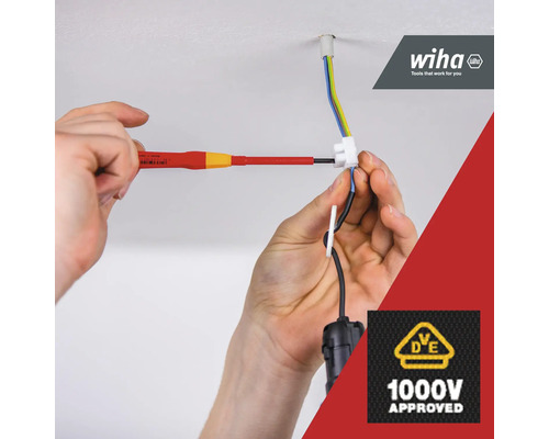 Elektroinstallation mit Schraubendreher und Lüsterklemme durch Elektriker, Wiha Logo, VDE 1000V geprüft Siegel