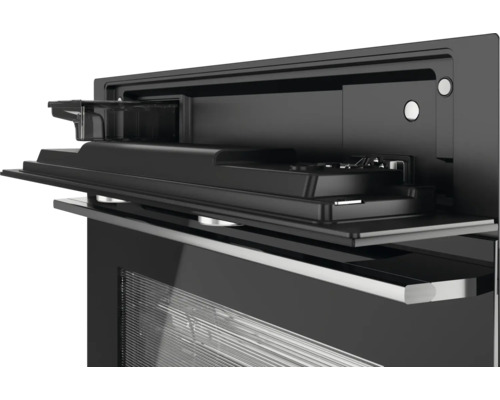 Detailansicht eines Backofens mit geöffnetem Wasserbehälter