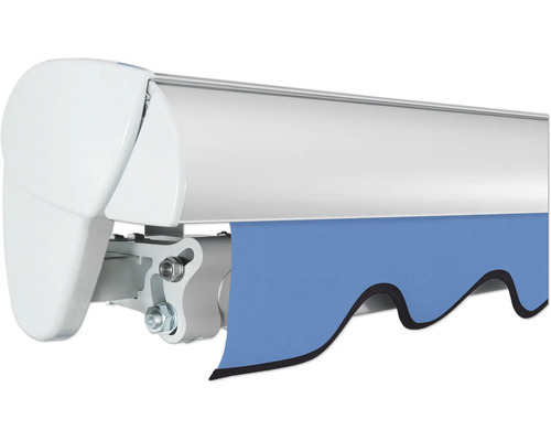 Detailansicht einer Markise mit blauer Stoffblende