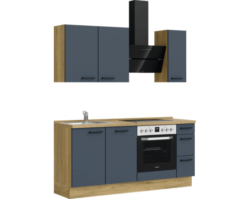 Küchenzeile mit Spüle, Herd, Backofen, Dunstabzugshaube und Schränken