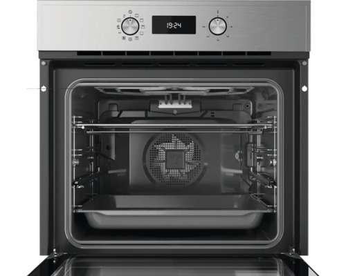 Innenansicht eines Einbaubackofens mit Rost und Backblech