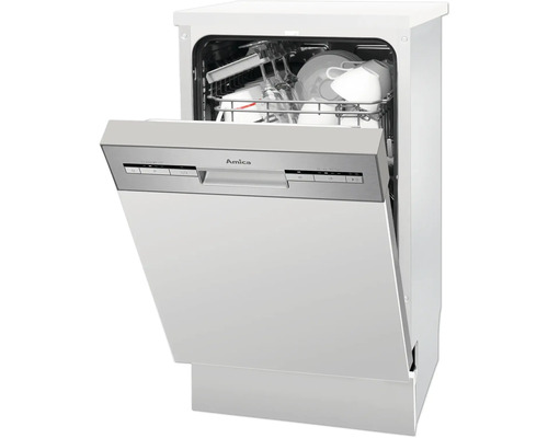 Geschirrspüler mit geöffneter Tür und Geschirr im Innenraum