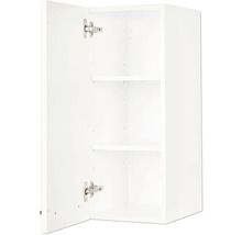 Geöffneter weisser Wandschrank mit Einlegeböden