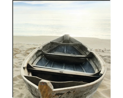 Holzboot am Strand
