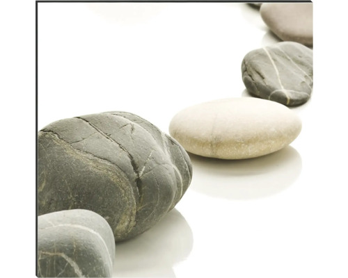 Dekorsteine in Reihe aufgereiht