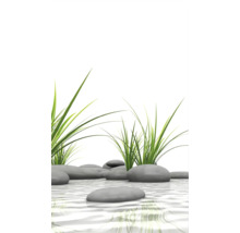 Dekorative Szene mit Flusssteinen, Wasser und Gras