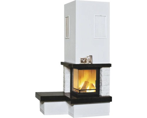 Kamin mit Glasfenster und Holzfeuer