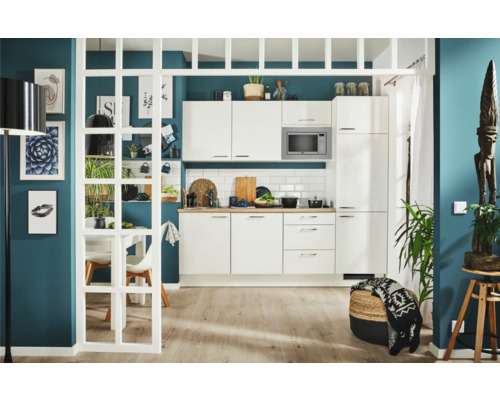 PICCANTE Plus Küchenzeile mit Geräten Sonera 240 cm Frontfarbe weiß matt Korpusfarbe weiß montiert