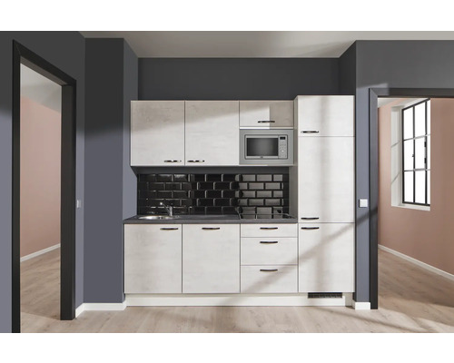 Moderne Küchenzeile mit Spüle, Kochfeld und Mikrowelle