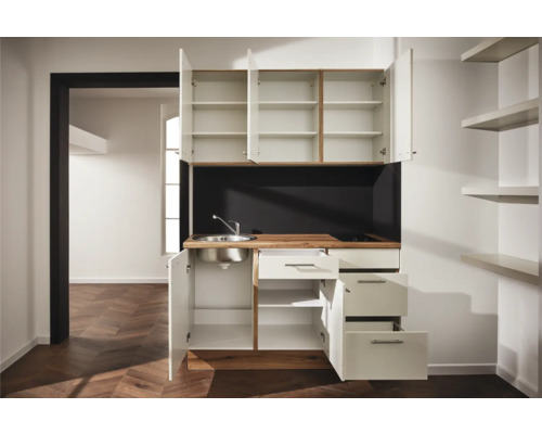 Kompakte Küchenzeile mit Spüle, Kochfeld, Schränken und Schubladen für kleine Räume