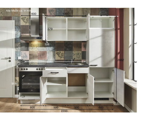 Küchenzeile mit Einbauspüle, Herd und Hängeschränken mit Maßangaben