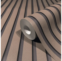 Tapetenrolle mit Streifenmuster
