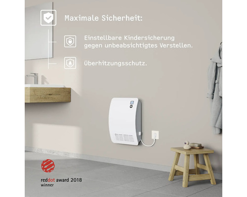 Ein Badezimmer zeigt einen weißen Heizkörper an der Wand, der maximale Sicherheit, einstellbare Kindersicherung und Überhitzungsschutz bietet. Red Dot Award 2018.