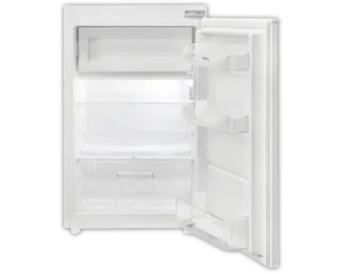 Geöffneter, weißer Kühlschrank mit Regalen