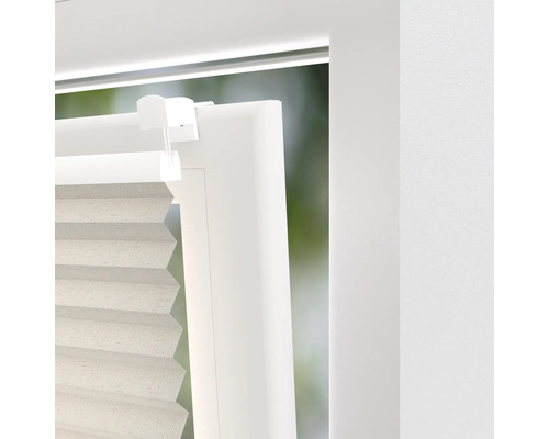 Detailansicht eines Plissees am Fenster