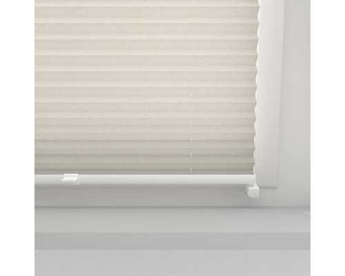 Beige Faltstores am Fenster