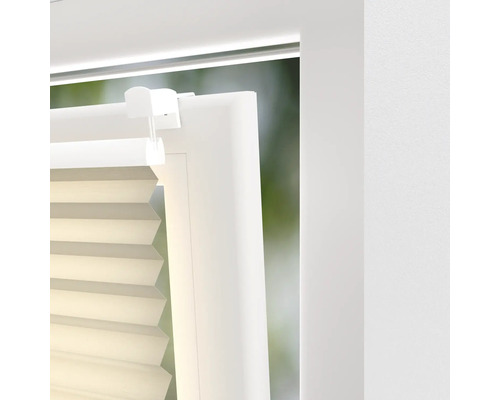 Detailansicht eines Plissees am Fenster