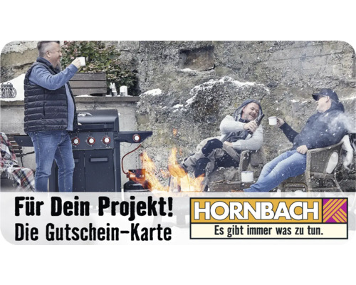 Szene mit Männern beim Grillen im Winter mit Lagerfeuer und Hornbach Logo