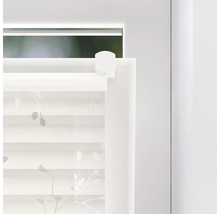 Detailansicht eines weißen Fensterrollos mit floralem Muster