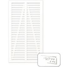 Weisse Fensterläden mit Montagezubehör für die Installation.