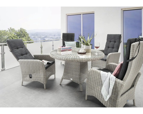 Sitzgruppe Destiny PALMA LUNA 4 Hochlehner + Tisch Ø100x75 cm, vintage weiß Gartensitzgruppe mit Rattansesseln und rundem Tisch auf einer Terrasse.