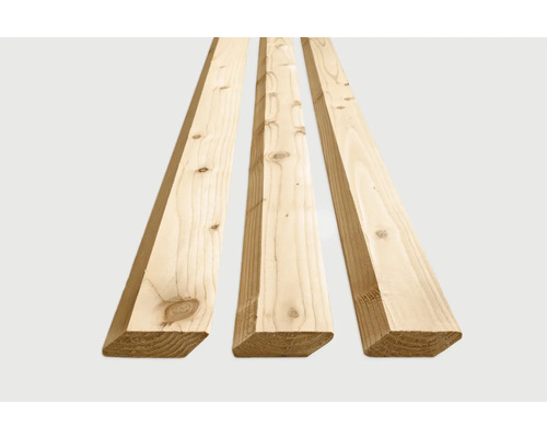 Drei rohe Holzbretter