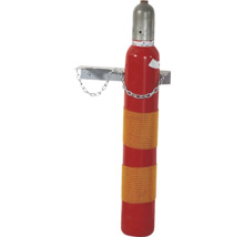 Rote Gasflasche mit Halterung und Sicherungskette