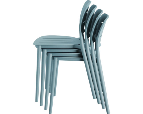 Stapel aus vier Stühlen