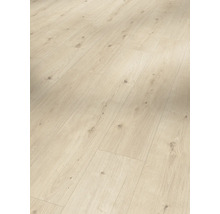 Heller Laminatboden mit Holzoptik