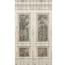 Tapete mit Waldmotiv auf einer Paneelwand