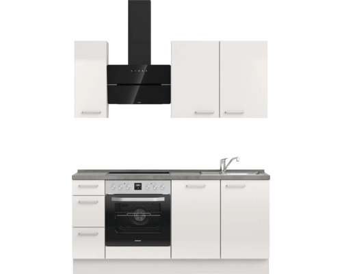 Küchenzeile mit Spüle, Herd, Backofen, Dunstabzugshaube und Schränken