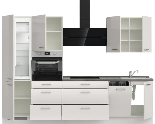 Küchenzeile mit Kühlschrank, Ofen, Dunstabzugshaube, Spüle und Schubladen