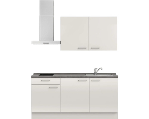 Küchenzeile mit Spüle, Kochfeld und Dunstabzugshaube