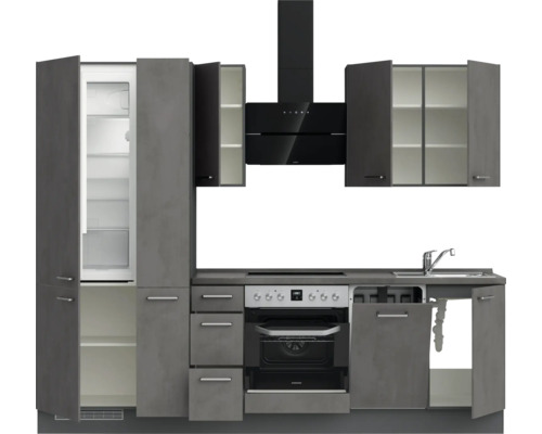 Küchenzeile mit Kühlschrank, Spüle, Herd und Dunstabzugshaube