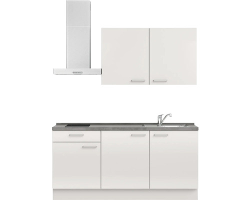 Küchenzeile mit Spüle, Kochfeld und Dunstabzugshaube