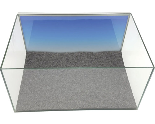 Leeres Glasaquarium mit Kies