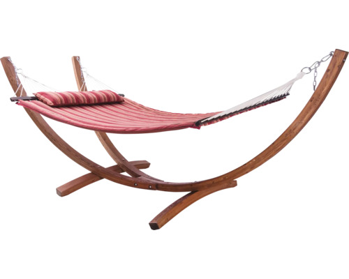 Hängematte mit Holzgestell und gestreiftem Kissen