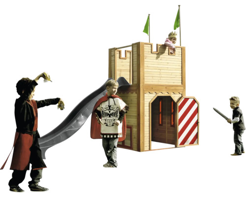 Holzburg mit Rutsche und spielenden Kindern
