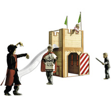 Holzburg mit Rutsche und Kindern in Ritterkostümen für den Aussenbereich