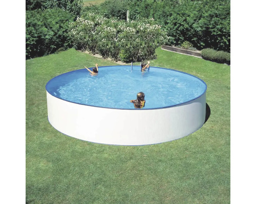 Rundes Schwimmbecken mit Personen im Garten.