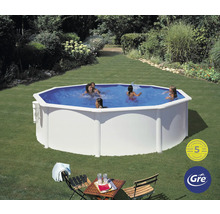 Garten Szene mit rundem Pool und spielenden Kindern