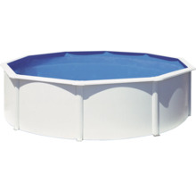 Achteckiger Stahlwandpool mit Wasser