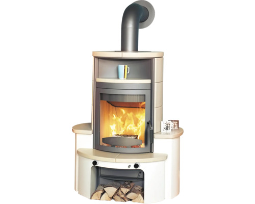 Kaminofen mit Holz und brennendem Feuer